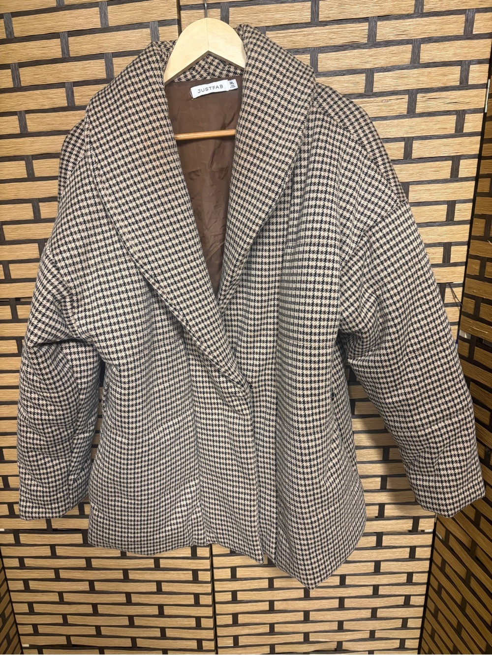 Justfab tan houndstooth print coat size XXL